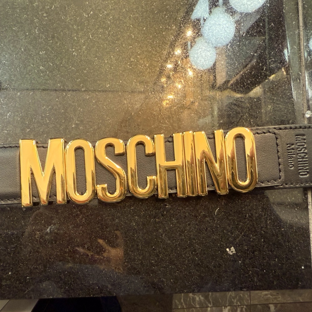 Moschino size 40 belt UNISEX NEVER USED comes in box